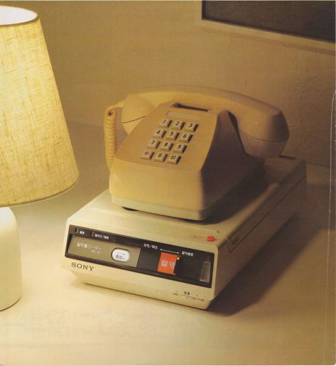 Sony RS-20 answering machine (1981) Answering Machine Aesthetic, Machine Aesthetic, Answering Machines, Atomic Space Age, Answering Machine, Retro Gadgets, Old Phone, Aesthetic Phone, Desk Phone