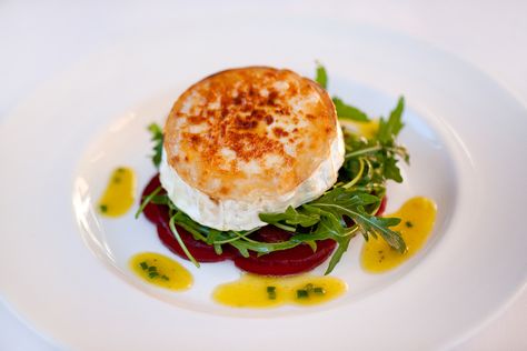 Goats Cheese Starter, Warm Goat Cheese Salad, Bistro Salad, Almond Butter Recipes, Goat Cheese Recipes, Beetroot Salad, Goats Cheese, Gluten Free Dishes, Goat Cheese Salad