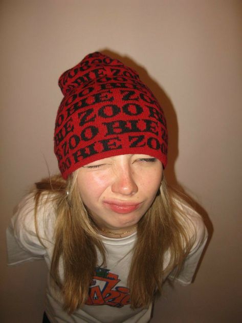 70s Rockstar, Skater Beanie, Women 70s, Rockstar Fashion, Circus Fashion, Fashion Midsize, Midsize Summer, Coastal Fashion, Beanie Outfit