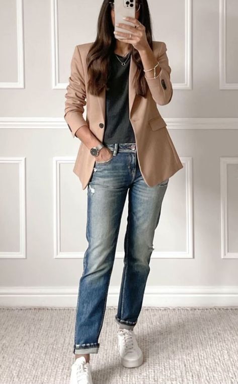 Business Casual Outfits Spring 2023, Spring Work Outfits 2023, Spring Business Casual Outfits 2023, Casual Chic Jeans, Jeans For Work, Camel Blazer, Casual Chic Spring, Looks Jeans, Mode Tips