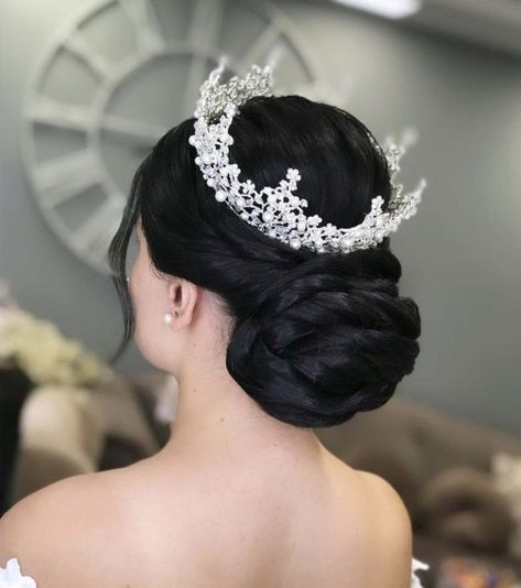 Sweet 16 Updo Hairstyles With Tiara, Hairstyle With Crown, Crown Hairstyle, Princess Hairstyle, Hairstyles For All Hair Types, Hairstyles Design, Elegant Bun, Bridal Hair Inspiration, Quinceanera Hairstyles