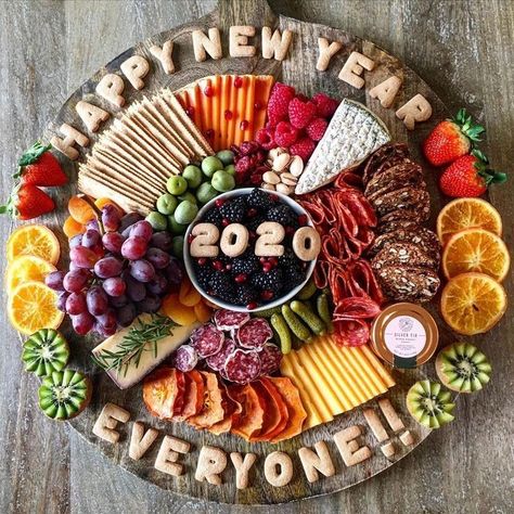 New Years Eve Snacks, Nye Food, New Year's Snacks, Charcuterie Party, New Years Appetizers, New Years Eve Food, Food Boards, Christmas Platter, Charcuterie Inspiration