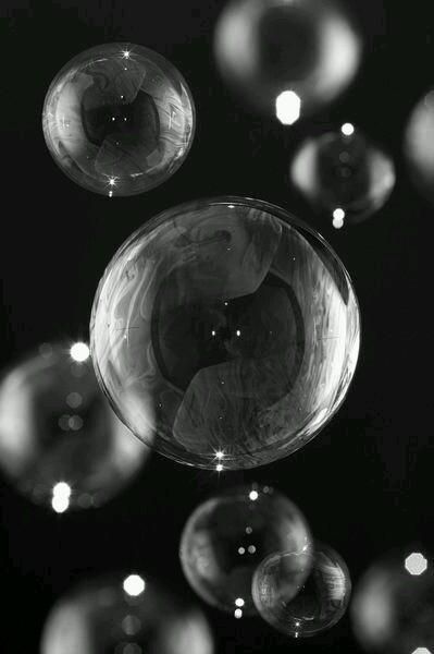 Black And White Photograph, Foto Tips, Blowing Bubbles, Soap Bubbles, Black And White Aesthetic, White Picture, Black White Photos, Black N White, Bw Photo