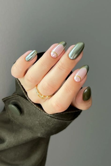 Gel Green Nails Art Ideas, Light Green Fall Nails, Matcha Chrome Nails, Pink And Green Chrome Nails, Two Tone Green Nails, Green Fall Nails Ideas, Green And Gold Chrome Nails, Nails With Green Design, Nail Art Green Designs