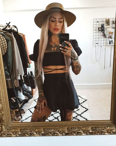 Classy Tattooed Women Fashion, Tattooed Girl Outfit, Girls With Tattoos Style Outfit, Sammi Jefcoate Outfits, Sammi Jefcoate Style, Sammie Jefcoate, Rock Girl Outfit, Classy Edgy Fashion Outfits, Sammi Jefcoate