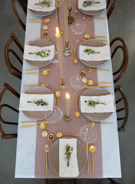 Fine Dining Set Up, Private Dining Table Setting, Fine Dining Decoration Table Settings, Sunday Lunch Table Setting, Sunday Dinner Table Setting, Dinner Table Setting Ideas Elegant, Intimate Dinner Table Setting, Set The Table Ideas, Birthday Lunch Ideas For Adults Decor