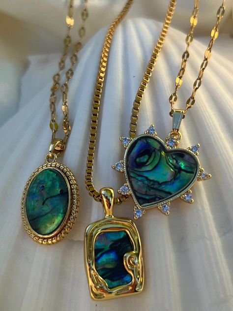 This Pendant Necklaces item by SageAscendant has 1790 favorites from Etsy shoppers. Ships from United States. Listed on 17 Aug, 2024 Shell Gold Necklace, Filipina Jewelry, Summer Jewlery, Abalone Jewelry, Dope Jewelry Accessories, Conch Pearl, Gold Schmuck, Siren Mermaid, Gold Jewellry