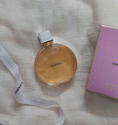 Chance Chanel Perfume Aesthetic, Daniela + Core + Aesthetic, Chance Chanel Perfume, Daniela Core, Chanel Chance Perfume, Perfume Engraving, Instagram Graphic Design, Chanel Chance, Chanel Lover