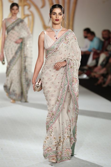 The beautiful net sarees are back in trend with a boom as the Indian brides are opting these unique design net sarees in different pastel, dark-hued and warm colours. This light-colored saree can be a good option! #indianbride #bridalsaree #sareedesign #designersaree #uniquedesignsaree #topdesignersaree #bestdesignersaree #bridalsareeideas #bridallehenga #bridalhairstyleideas #bridalmehndiideas #mehndi Varun Bahl, Drape Gown, Designer Sarees Wedding, Indian Sari Dress, Indian Fashion Saree, Embroidered Saree, Abstract Hand, Scallop Hem, Stylish Blouse Design