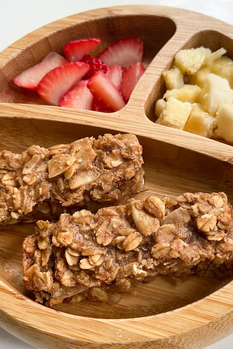 Baby Granola Bar Recipe, Blw Granola Bars, Blw Peanut Butter Recipes, Baby Granola Bars, 12 Month Old Snack Ideas, Banana Toddler Recipes, Toddler Granola Bars, Banana Granola Bars, Tiny Bellies