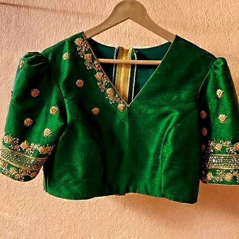 Dm@9640490158 Designer maggam work blouse Fabric: Halfpattu/Rawsilk Dispatch: 3days Price : 2600unstiched . 3150stitched Colours and sizes can be customised accordingly Blouse Design For Big Bust, Zardosi Blouse, Embroidery Blouse Saree, Zardosi Work Blouse, Hand Embroidery Blouse, Green Blouse Designs, Ready Made Blouse, Modern Blouse, Maggam Blouse