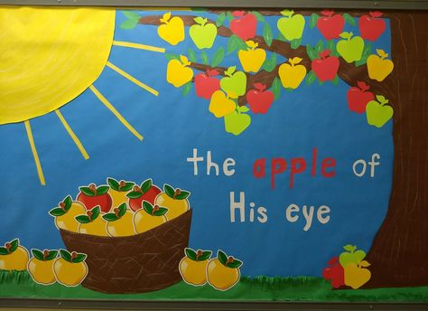 Apple Bulletin Boards, September Apples, Awana Cubbies, Apple Classroom, Bullentin Boards, Apple Theme, Classroom Bulletin Boards, School Bulletin Boards, School Themes