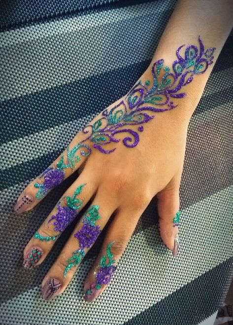 Best Friend Tattoos Simple, Teal Tattoo, Friendship Tattoo Ideas, Tattoos Best Friend, Purple Henna, Best Friends Tattoos, Henna Tattoo Foot, Shoulder Henna, Tattoo Ideas Cute