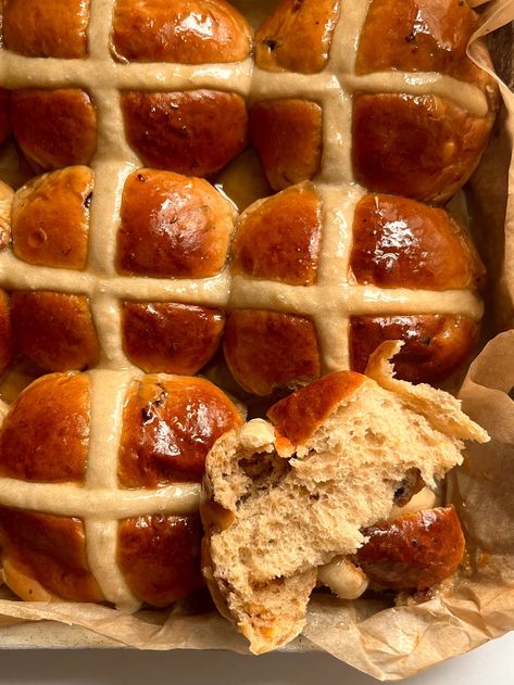 KP+: Everything Hot Cross Buns - by Nicola Lamb Hot Cross Bun Aesthetic, Bun Aesthetic, Custard Buns, Hp Sauce, Hot Cross Buns Recipe, Hot Cross Bun, Bread And Butter Pudding, Toffee Pudding, Sticky Toffee Pudding