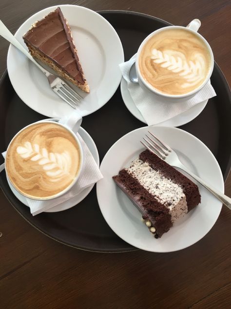 Coffee And Dessert Aesthetic, Cake And Coffee Aesthetic, Coffee And Cake Aesthetic, Cake And Coffee, Dessert Restaurants, Coffee Party, Coffee Club, Yummy Comfort Food, Cooked Breakfast