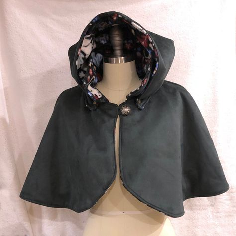 A Truly Unique Piece, This Cottagecore Soft Faux Suede Capelet Is Lined With A Super Cute Mouse Print Fleece. Print Placement May Vary. Detachable Pixie Hood, Which Is Also Fully Lined In Fleece. The Hood Attaches With Two Snaps That Are Concealed Under The Collar Of The Cape. Button And Loop Closure With A Heavy Cast-Metal Button, Your Choice Of Button Color. I Have Either Antique Silver, Or Bronze. Sizing: One Size, Fits Up To An Us Size 24. Pictured On A Size 6 Mannequin. Sewn From A Pattern Twig And Tale, Hooded Capelet, Wool Capelet, Winter Cloak, Purple Cape, Wool Shawl Wrap, Cape With Hood, Moon Moth, Faux Fur Wrap