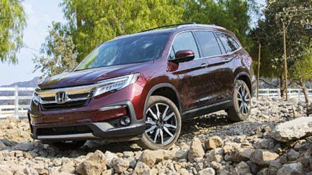 Dealer network boss says they'll sell whatever the customers want. Honda Suv Models, Honda Suv, Suv Honda, Large Suv, Honda Passport, Suv Models, New Suv, Mid Size Suv, Chevrolet Traverse