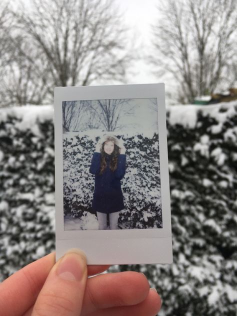 This is a cute snow polaroid photo. 11 Paper Hearts Aesthetic, Paper Hearts Aesthetic, Snow Polaroid, Hearts Aesthetic, Inspo Pictures, Snow Pictures, Polaroid Pictures, Books Aesthetic, December 2023