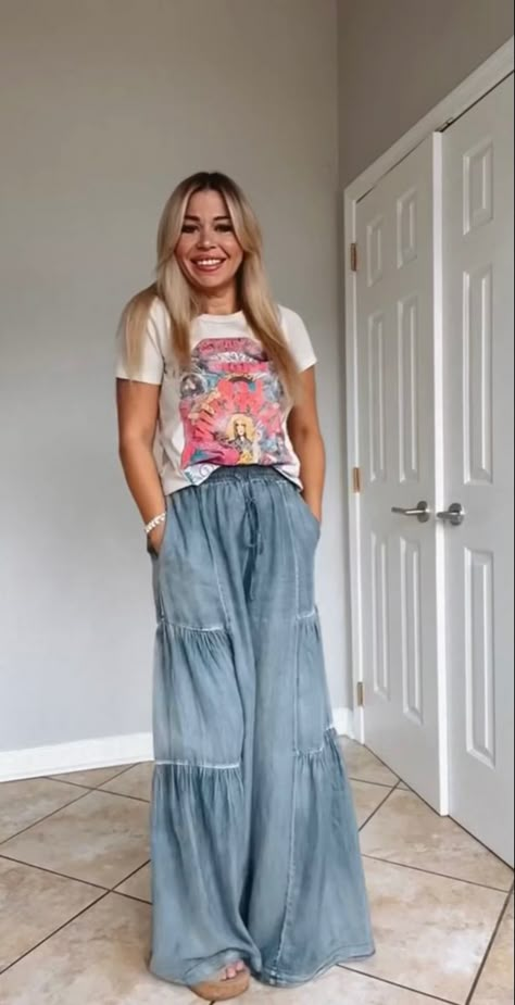 Boho Summer Jeans Outfit, Boho Comfortable Outfit, Colorful Boho Chic Outfits, Simple Boho Clothes, Boho Easter Outfits For Women, Soft Boho Outfits, Indie Mom Outfits, Flowy Spring Outfits, Boho Mama Style