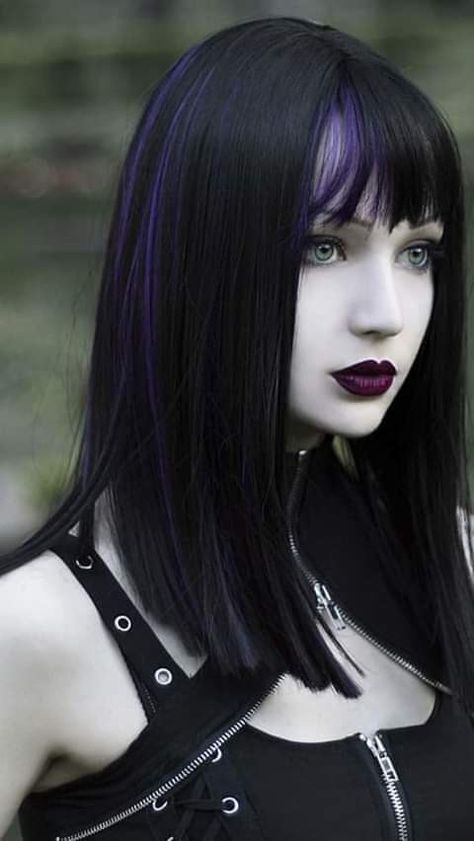 Soft Grunge Hair, Short Grunge Hair, Gothic Hairstyles, Goth Model, Goth Hair, Goth Clothing, Goth Women, Goth Beauty