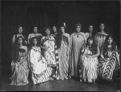 A group of women in traditional Maori... | Items | National Library of New Zealand | National Library of New Zealand Maori Dress, Maori Women, Maori Face Tattoo, Polynesian People, Henry Thomas, Maori People, Maori Designs, Māori Culture, New Zealand Art