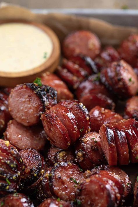 Kielbasa And Onions, Food To Make Him Fall In Love, Kiebalsa Appetizers, Sausage Board Ideas, Sausage Snack Recipes, Fun Easy Appetizers For Party, Polish Sausage Appetizers, Christmas Meat Appetizers, New Year’s Day Food