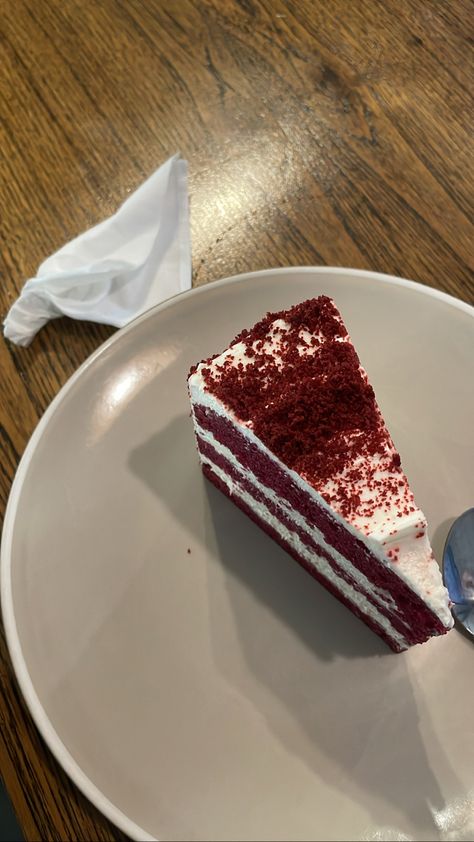 Velvet Cake Aesthetic, Red Velvet Cake Aesthetic, Red Velvet Pastry, Red Velvet Ice Cream, Daaru Party Pic, Party Pic, Cake Wallpaper, Cake Aesthetic, Foodie Instagram