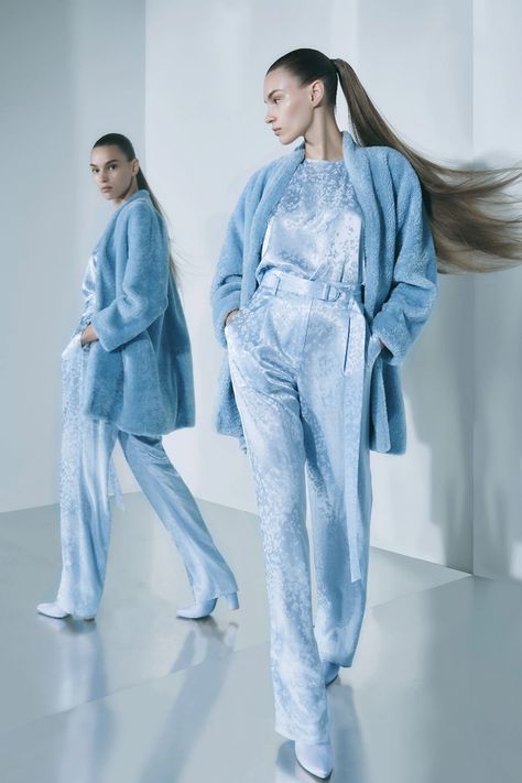 Sally LaPointe Resort 2020 Collection - Vogue Sally Lapointe, Collarless Coat, Two Models, Blue Outfits, Outfit Chic, Resort 2020, Fashion 2020, Looks Style, New Girl