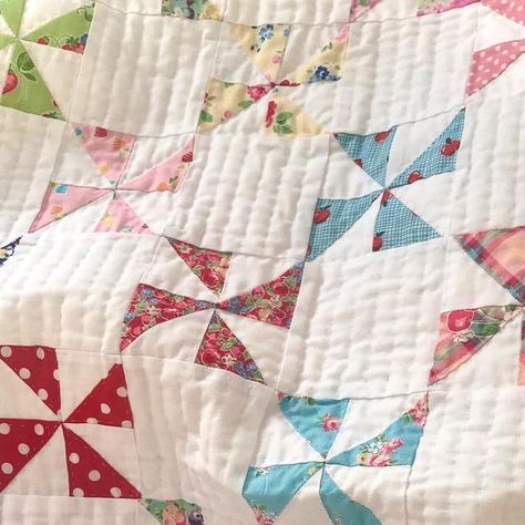 Helen Pontin on Instagram: "Today’s quilt of the day is a colourful scrappy Pinwheel Quilt 💗✂️💚 I found this in my *almost finished quilt pile* after Christmas….it just needed a bit more hand quilting and then binding ❤️✂️❤️ loving this bright little quilt with all its flowery fabrics….many are sweet Japanese florals which are small scale and perfect for tiny piecing 🌼💚🌸 now on to the next quilt….but first coffee ☕️  Wishing you a very happy day dear Insta friends 💕💕💕  *Pinwheels Quilt pattern in my Etsy shop link in bio *  #pinwheels #pinwheelblock #pinwheelquilt #patchwork #handquilting #scrapquilt #colourpop" Pinwheel Quilts With Sashing, Pinwheel Quilts Ideas, Pinwheel Quilt Patterns, Japanese Florals, Pinwheels Quilt, Crumb Quilts, Pinwheel Quilts, Pinwheel Quilt Pattern, Pinwheel Quilt Block