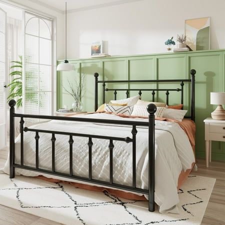 Wrought Iron Beds Bedroom, Metal Headboard Ideas, Black Queen Bed Frame, Black Queen Bed, Vintage Headboard, Cozy Farmhouse Bedroom, Black Metal Bed Frame, Wrought Iron Beds, Vintage Headboards