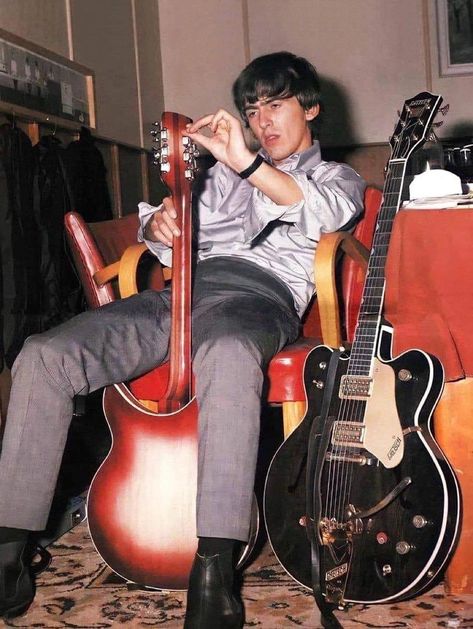 60s George Harrison, George Harrison Paul Mccartney, Beatles Profile Pictures, Beatles Playlist Cover, Young George Harrison, George Harrison Lockscreen, George Harrison Pfp, Harrison Core, George Harrison Poster