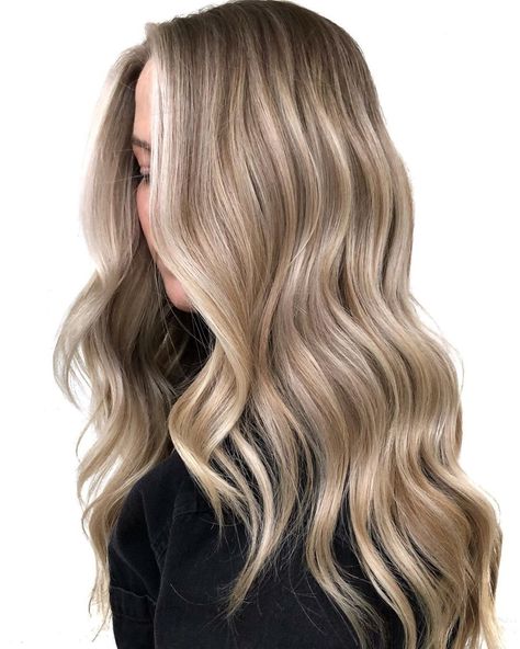 Bronde Haircolor Babylights, Blonde Babylights With Money Piece, Rootsmudge Blonde, Dirty Blonde Bayalage, Beige Babylights, Teasylights Blonde, Moneypiece Hair Blonde, Highlights Dirty Blonde, Moneypiece Hair