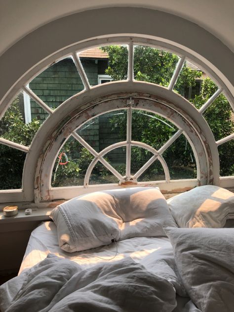 Aesthetic Window Bedroom, Bed Against Window Aesthetic, Big Window Behind Bed, Window Bed Aesthetic, Bed Nook Aesthetic, Bed Window Aesthetic, Bed Next To Window Aesthetic, Bed Window Behind, Window Room Aesthetic