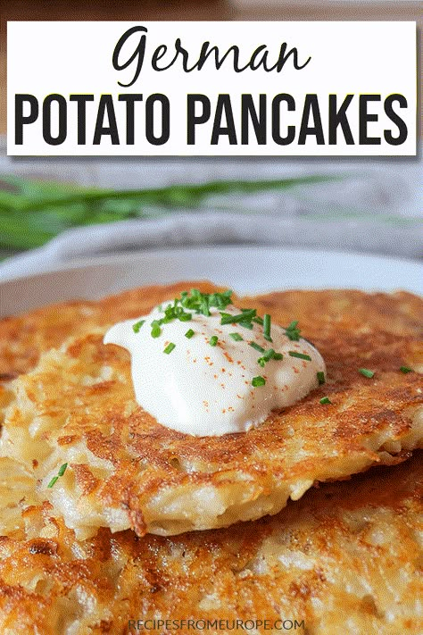 Looking for a delicious potato pancake recipe? This classic German version from shredded potatoes is very easy to make! #potatopancakes #germanrecipes Potato Pancake Recipe, Easy German Recipes, German Potato Pancakes, German Food Authentic, Potatoe Pancake Recipe, Potato Pancake, Hp Sauce, Peasant Food, German Potato