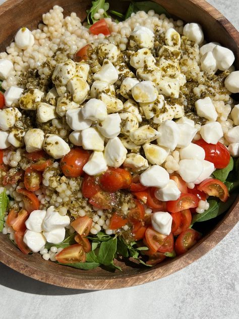 Pesto Pearl Couscous, Cuscus Salad, Salad With Cannellini Beans, Pearl Pasta, Pearled Couscous, Pearl Couscous Recipes, Pearl Couscous Salad, Pesto Spinach, Mozzarella Pearls