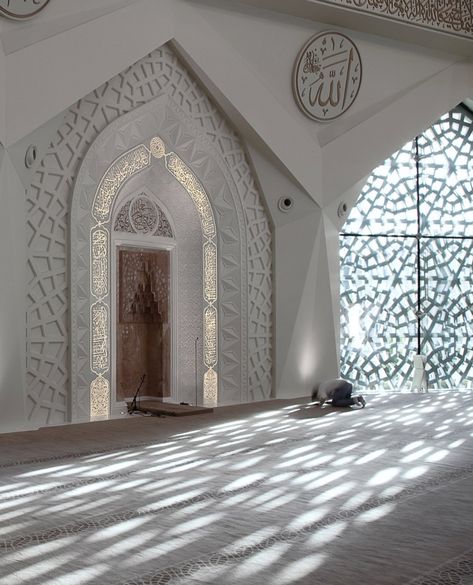 Mosque Design Islamic Architecture, Islamic Interior Design, Muslim Prayer Room Ideas, Mekka Islam, Prayer Room Ideas, Mosque Design, Mosque Art, Mosque Architecture, Mecca Wallpaper