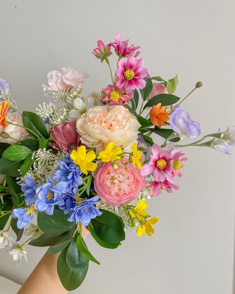 bright & colourful bouquet for Kiana & Gregory 💐 Summery Bouquet, Wildflower Theme, Colourful Bouquet, Flowers Logo, Bright Bouquet, Spring Flower Bouquet, Diy Bouquets, Hand Bouquet, Nothing But Flowers