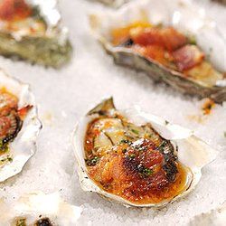 Oysters Casino, Louisiana Cooking, Grilled Foods, Hot Appetizers, Oyster Recipes, Classic Appetizers, Xmas Dinner, Louisiana Recipes, Seafood Appetizers