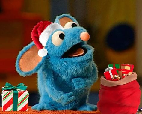 Tutter Mouse Christmas, Christmas Funny Pictures, Tutter Mouse, Rat Christmas, Christmas Meme, Holiday Characters, Christmas Pic, Holiday Chaos, Big Blue House