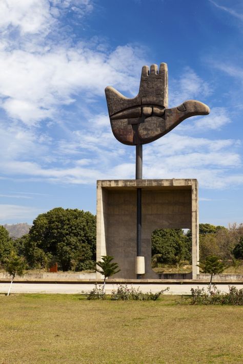 Standing at a height of 26 metres from the ground, the Open Hand Monument is located in the Capitol Complex in Chandigarh. It is the official emblem of Chandigarh. Le Corbusier Chandigarh, Le Corbusier Designs, 2 Days Trip, Daily Vibes, Living Museum, Open Hands, Study Material, Haunted Places, Frank Lloyd Wright