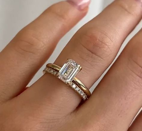 Engagement Rings Subtle, Wedding Band Stack Ideas Emerald Cut, Rectangular Wedding Ring, Ring Diamond, Emerald Cut Engagement Ring Stack, Radiant Cut Engagement Ring With Band, Gold Band Engagement Rings, Emerald Ring Engagement Diamond, Emerald Cut Diamond Engagement Ring