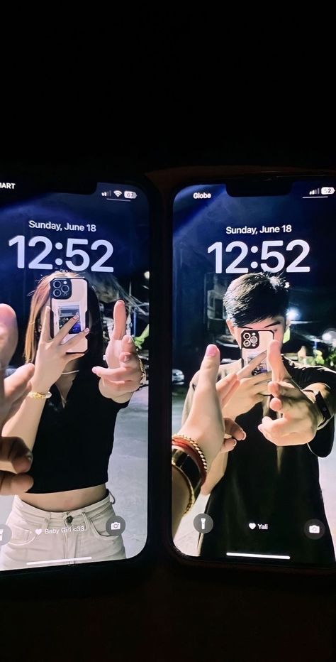 Couple Lockscreen Ideas, Simple Selfie Poses, Friend Videos, Friend Pictures Poses, 사진 촬영 포즈, Couple Selfies, Friend Poses Photography, Foto Tips, Couple Picture Poses