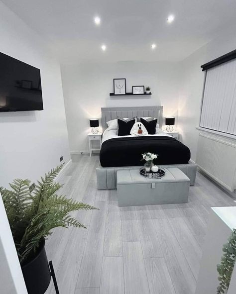 Gray White And Black Bedroom, Grey Wooden Flooring Bedroom, White And Grey Room Ideas, Black Gray And White Bedrooms, Black White Grey Bedroom, Grey Modern Bedroom, Grey Bedroom Decor Ideas, Black White And Grey Bedroom, Cozy Grey Bedroom