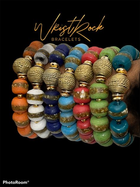 African Glass Beads, Mens Stretch Bracelets, African Beaded Bracelets, Clothespin Diy Crafts, African Inspired Jewelry, African Bracelets, Braided Bracelet Diy, Earthy Jewelry, Fabric Bracelets