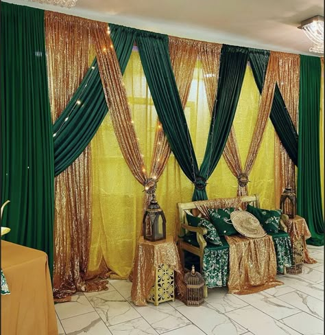 Green And Gold Prom Decorations, Green And Gold Backdrop Ideas, Emerald Green And Gold Backdrop Ideas, Emerald Green And Gold Wedding Backdrop, Emerald Green And Gold Backdrop, Green And Gold Wedding Backdrop, Quince Backdrop Ideas Emerald Green, Wedding Backdrop Design Emerald Green, Green And Gold Quinceanera