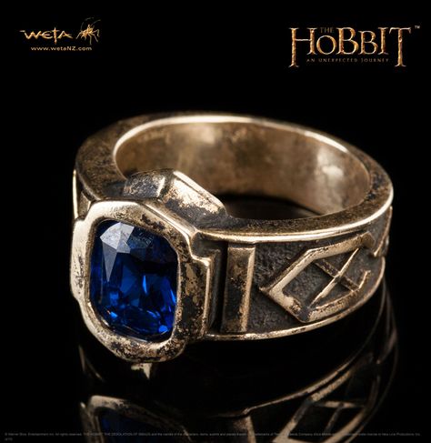 This ring, belonging to Thorin Oakenshield of "The Hobbit," has matches in Anglo-Saxon rings that contain an emerald. Other rings in this collection have a central jewel. Ring Of Power, King Ring, Desolation Of Smaug, An Unexpected Journey, Power Ring, Fantasy Jewelry, One Ring, Middle Earth, Stone Carving