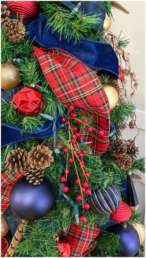 Tartan Christmas Decorations, Tartan Plaid Christmas, Chinoiserie Christmas, Blue Christmas Decor, Plaid Christmas Decor, Blue Christmas Tree, Tartan Christmas, Christmas Tablescape, Plaid Christmas Tree