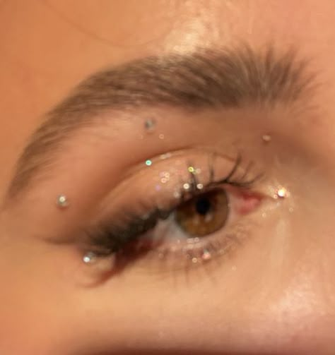 EUPHORIA MAKUP LOOKS & INSPO | RHINESTONE MAKEUP Rinestine Eye Makeup Simple, Silver Jewel Makeup, Gem In Hair Prom, Gold Gem Eye Makeup, Beaded Eye Makeup, Eye Gem Makeup Looks, Simple Eras Tour Makeup, Eye Look With Gems, Glittery Makeup Aesthetic