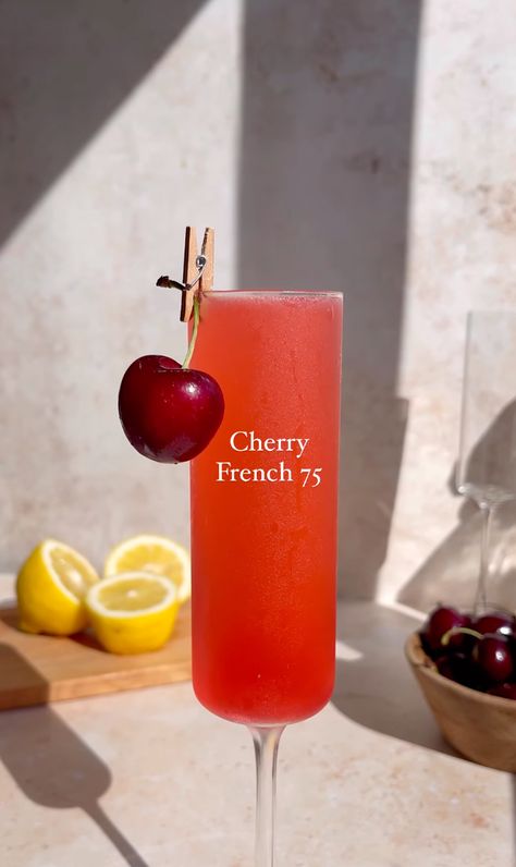 Cherry Drink, Girly Drinks, Infused Gin, Cherry Syrup, French 75, Gin Drinks, Yummy Alcoholic Drinks, Refreshing Drinks Recipes, Cherry Recipes