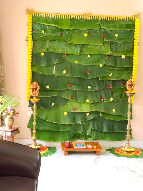 Annoprashon Decoration, Sundarkand Decoration At Home, Anna Prashan Decoration Ideas, Annaprashan Decoration Ideas, Ganpati Decoration Theme, Naming Ceremony Decoration, Home Flower Decor, Janmashtami Decoration, Baby Boy Decorations